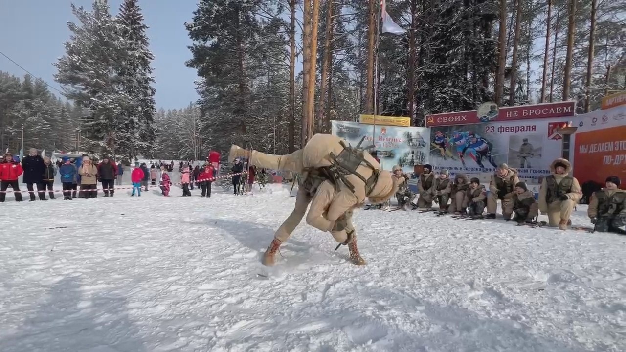 Показательные выступления по рукопашному бою на лыжных гонках имени В.Зимина