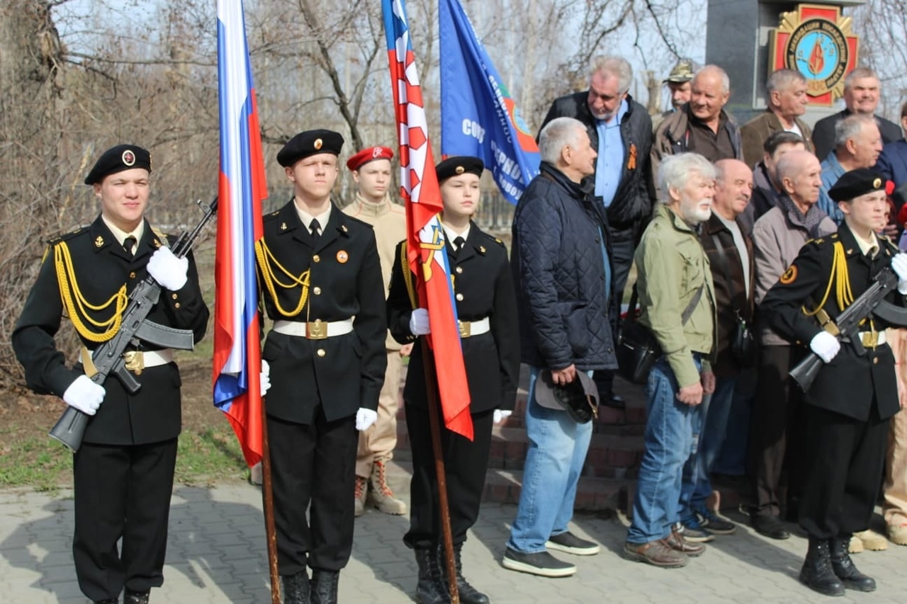 Курсанты ВПК "Рекрут" в почётном карауле на митинге