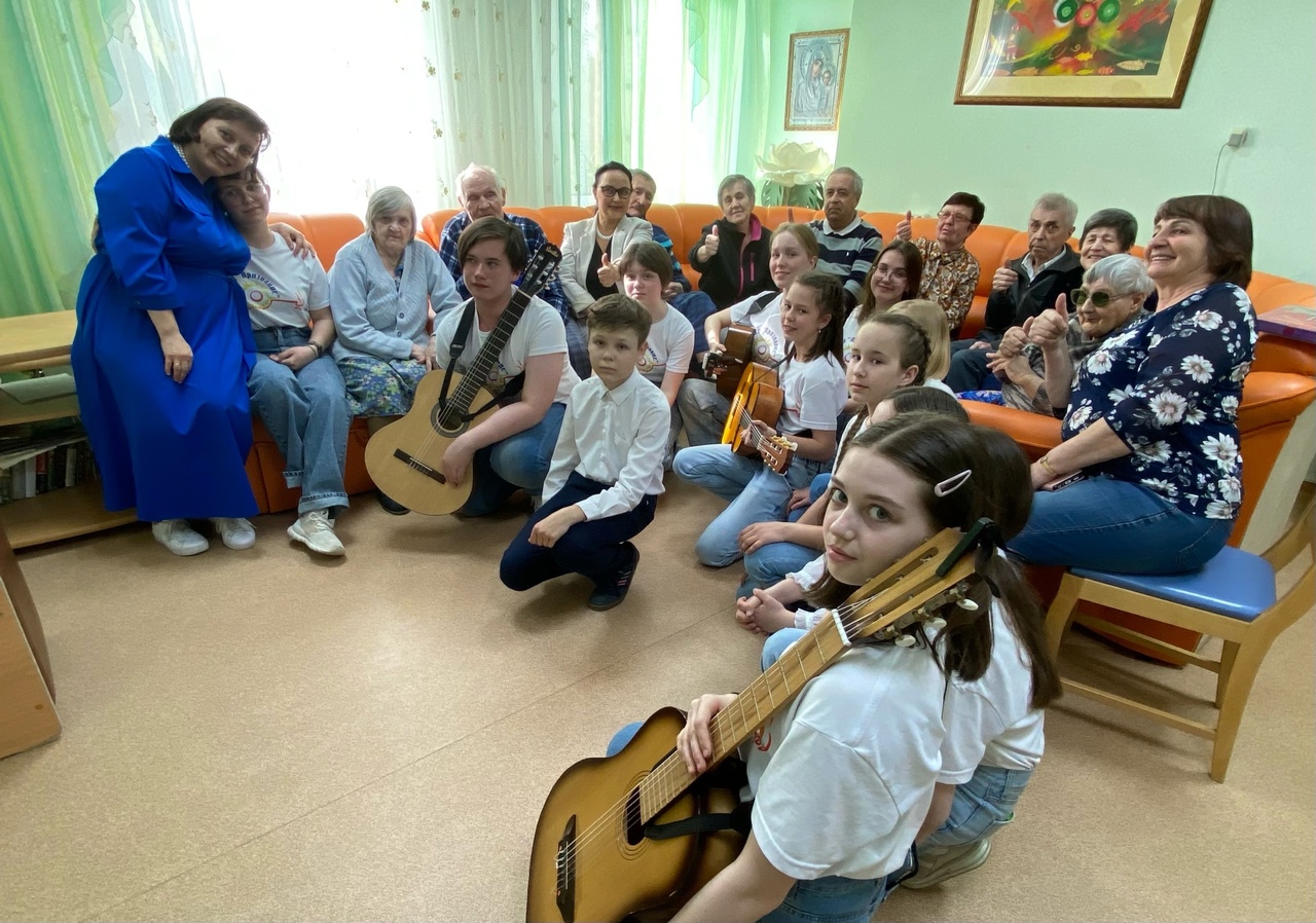 КСП Признание поздравили жителей Дома престарелых с наступающим праздником Великой Победы