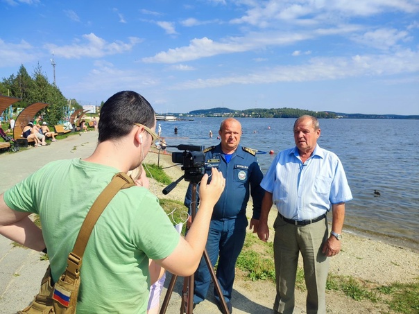 Отдых на городском пляже 