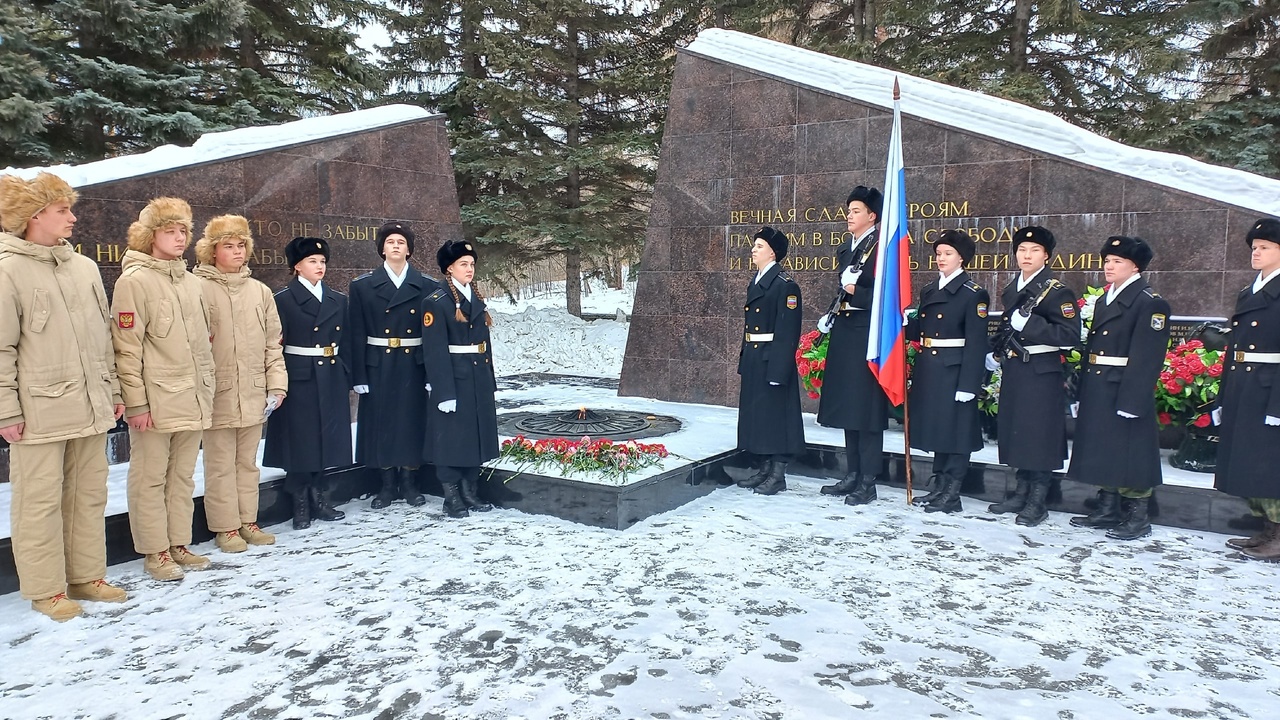 Курсанты военно-патриотического клуба "Рекрут" встали в почётный караул