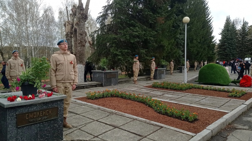 дань памяти ветеранам Великой Отечественной войны в почётном карауле у монументов городам-героям