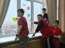  Воспитанники Центра патриотического воспитания украсили окна к 1 и 9 мая