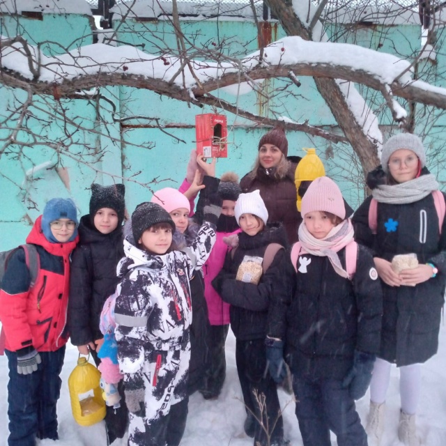 Покормите птиц зимой