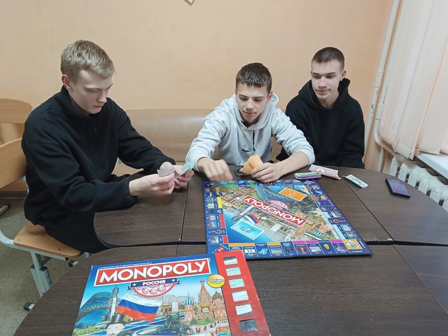 Игротека "Твой ход" в клубе "Малахит".