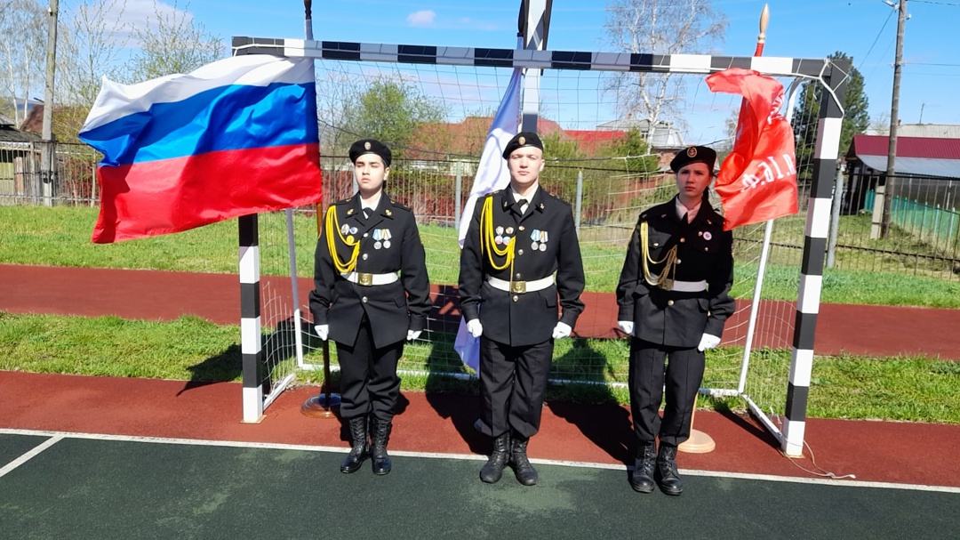 Знаменная группа курсантов ВПК 