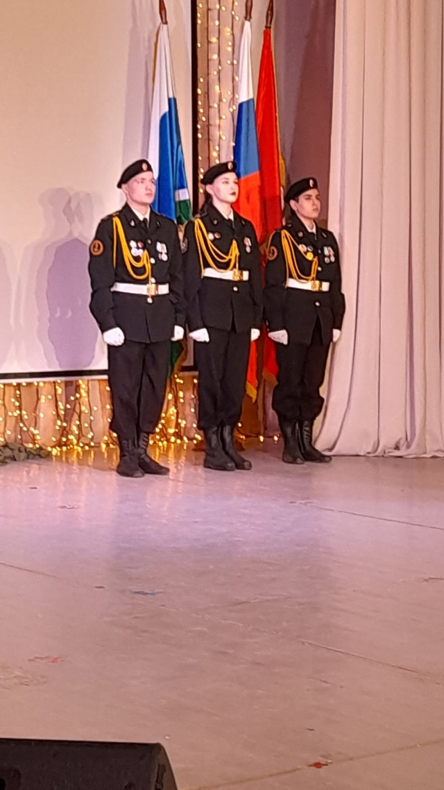 Знаменная группа курсантов ВПК 