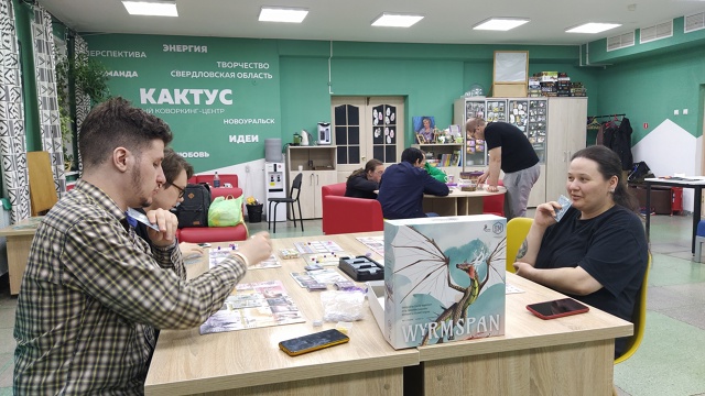 С нетерпением ждали конца недели, чтобы снять любимые коробочки с полок